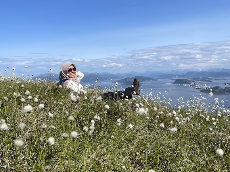 The freedom is froic among flowers
