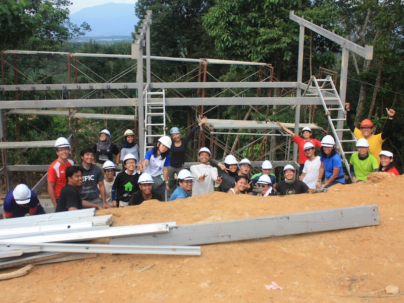 A community of volunteers helping build the Meraki Tiny House